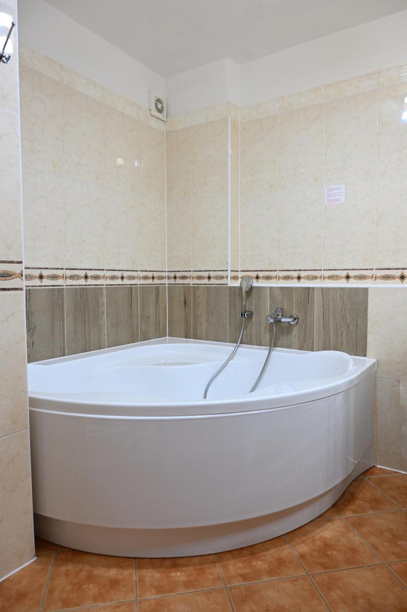 Hotel Euforia โนวาเลสนา ภายนอก รูปภาพ
